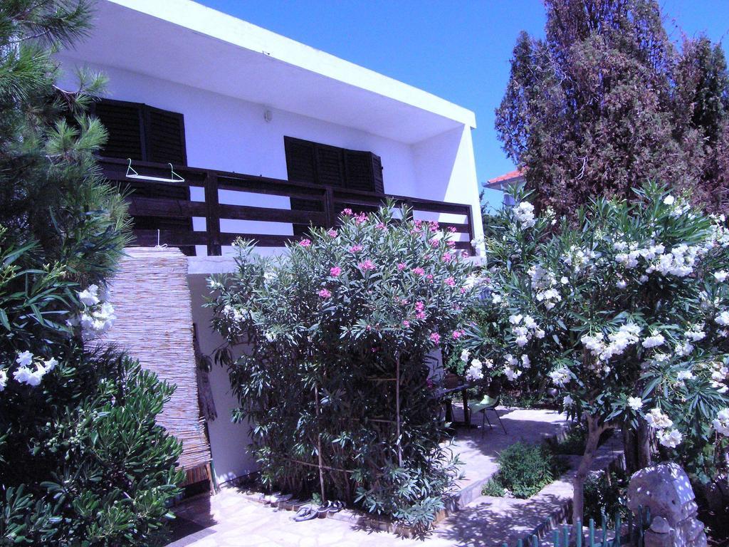 House With A Garden 50m From The Sea * Pag Town